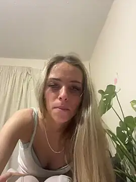 Angelloverxo online show from November 23, 2025, 5:45 pm