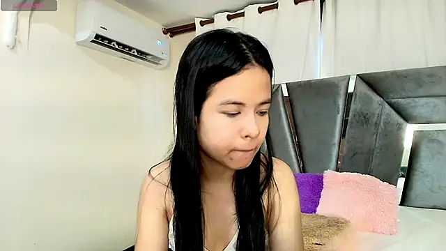 Snapshot of MiniLove_01 chatting on May 25, 2026, 12:37 pm MiniLove 01 online show from May 25, 2026, 12:37 pm