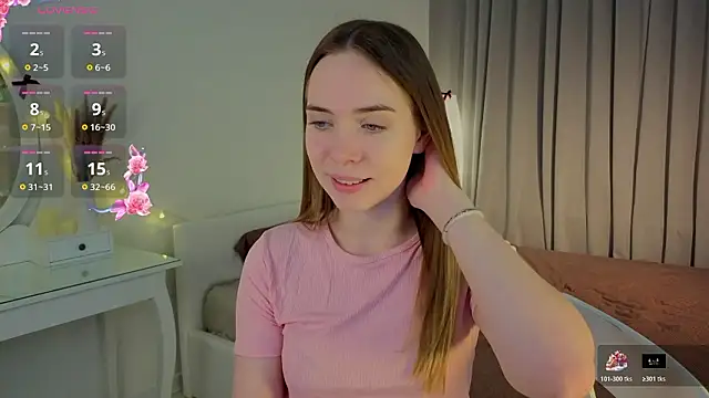 CarollSmithh online show from February 12, 2026, 9:25 pm