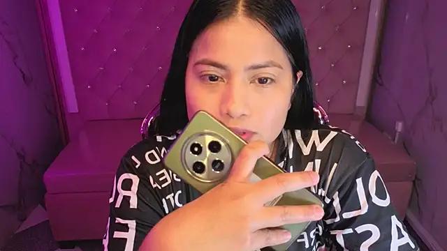 Snapshot of Victoria_b_ chatting on November 5, 2025, 7:50 pm Victoria b online show from November 5, 2025, 7:50 pm