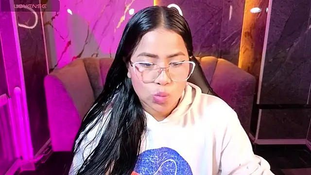 Snapshot of Victoria_b_ chatting on October 30, 2025, 8:06 pm Victoria b online show from October 30, 2025, 8:06 pm