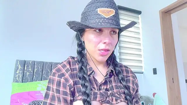 greciadom555 online show from October 28, 2025, 4:28 pm