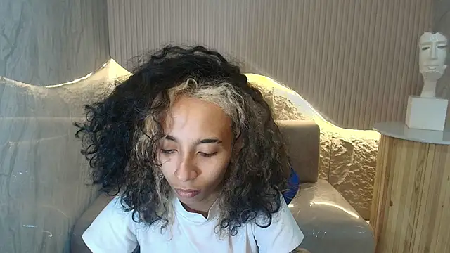 Snapshot of Agnis_ink_r chatting on October 28, 2025, 12:48 pm Agnis ink r online show from October 28, 2025, 12:48 pm