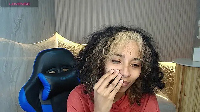 Snapshot of Agnis_ink_r chatting on November 8, 2025, 1:25 pm Agnis ink r online show from November 8, 2025, 1:25 pm