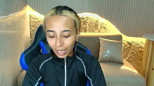 Snapshot of Agnis_ink_r chatting on November 12, 2025, 1:15 pm Agnis ink r online show from November 12, 2025, 1:15 pm