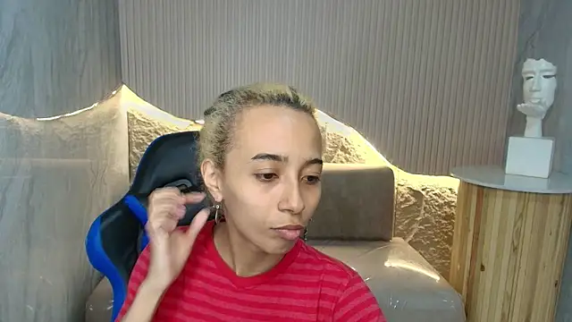 Snapshot of Agnis_ink_r chatting on November 13, 2025, 1:04 pm Agnis ink r online show from November 13, 2025, 1:04 pm