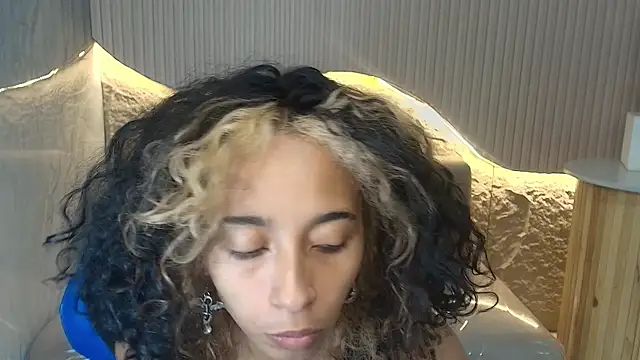 Snapshot of Agnis_ink_r chatting on October 27, 2025, 12:50 pm Agnis ink r online show from October 27, 2025, 12:50 pm