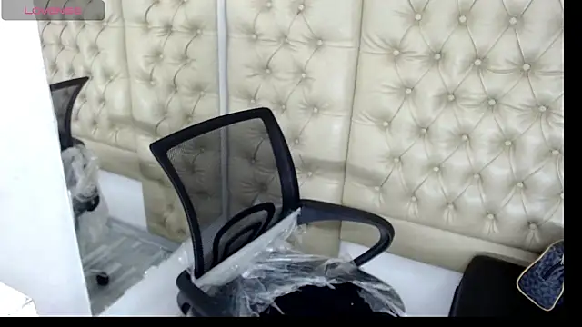 JessicaHott01 online show from March 5, 2026, 7:10 pm