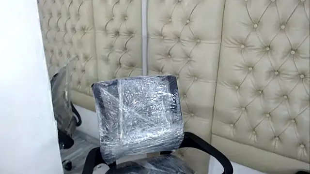 JessicaHott01 online show from December 13, 2025, 8:04 pm