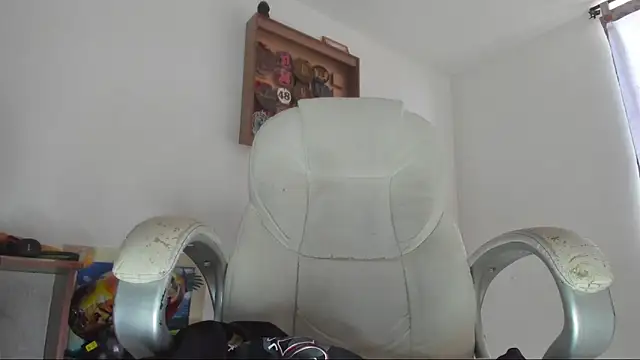 Snapshot of mila_dash chatting on December 5, 2025, 11:53 am mila dash online show from December 5, 2025, 11:53 am