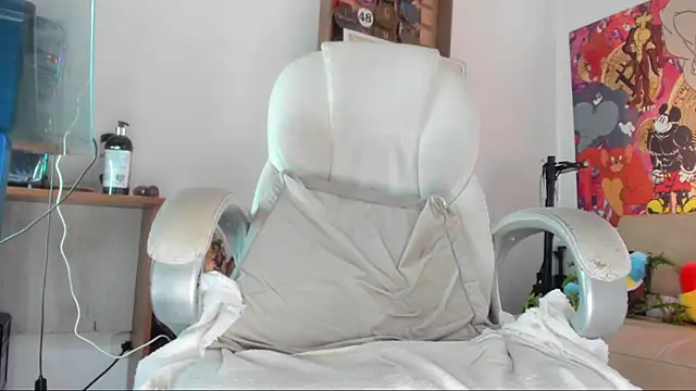 Snapshot of mila_dash chatting on October 3, 2025, 1:01 pm mila dash online show from October 3, 2025, 1:01 pm