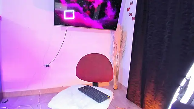 Snapshot of REINA_ADAHARA chatting on December 1, 2025, 9:43 am REINA ADAHARA online show from December 1, 2025, 9:43 am