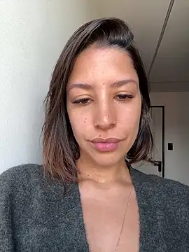 Snapshot of luvely chatting on April 3, 2026, 7:42 pm luvely online show from April 3, 2026, 7:42 pm