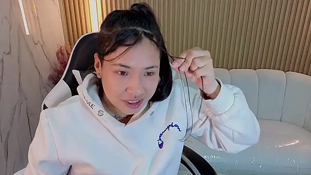 Hollypeyton Tp online show from October 31, 2025, 1:08 pm