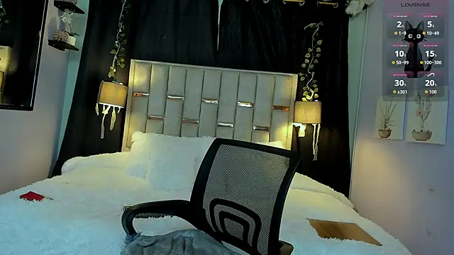 Snapshot of melody-rouss chatting on November 3, 2025, 3:01 am melody-rouss online show from November 3, 2025, 3:01 am