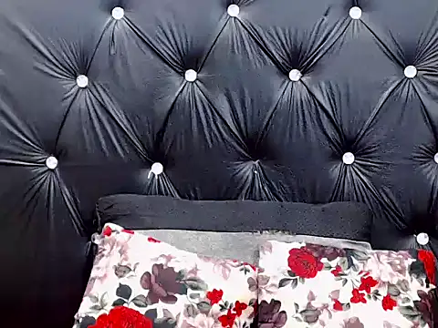 Snapshot of AppleAss02 chatting on October 23, 2025, 8:18 pm AppleAss02 online show from October 23, 2025, 8:18 pm