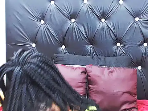 Snapshot of AppleAss02 chatting on October 25, 2025, 7:03 pm AppleAss02 online show from October 25, 2025, 7:03 pm