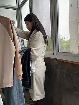 xiiuuff18 online show from April 16, 2026, 11:07 pm