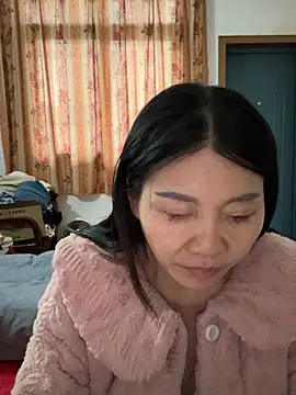 xiiuuff18 online show from March 8, 2026, 11:52 pm