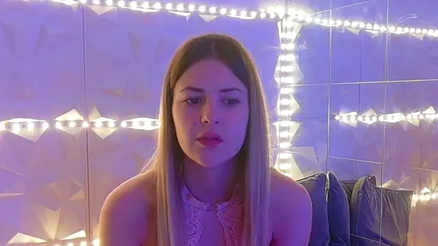 Aishha  online show from December 15, 2025, 5:35 am