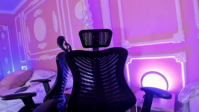 Snapshot of aitana_johns chatting on October 23, 2025, 12:26 pm aitana johns online show from October 23, 2025, 12:26 pm