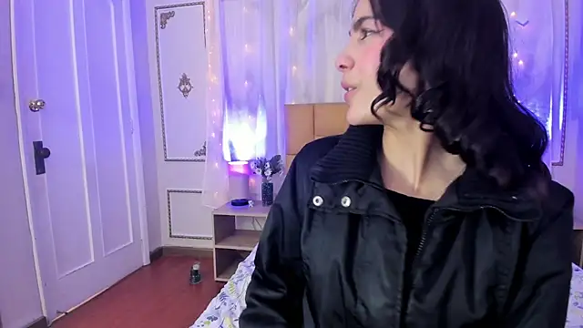 Snapshot of aitana_johns chatting on November 19, 2025, 12:05 pm aitana johns online show from November 19, 2025, 12:05 pm