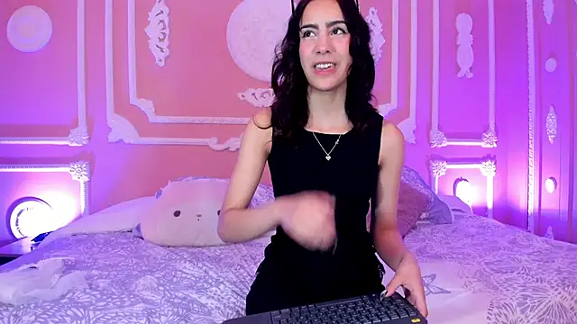 Snapshot of aitana_johns chatting on October 30, 2025, 12:14 pm aitana johns online show from October 30, 2025, 12:14 pm