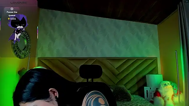 Snapshot of _raven_black chatting on December 15, 2025, 12:44 pm raven black online show from December 15, 2025, 12:44 pm