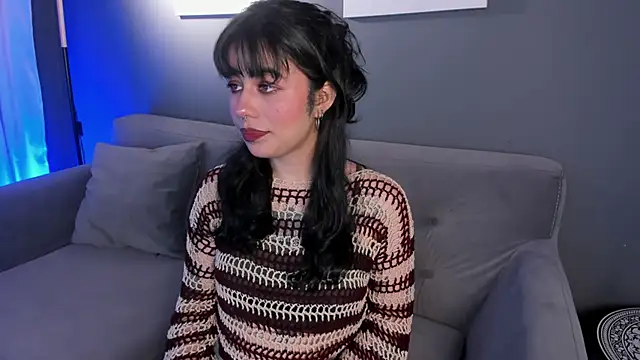 flower smith  online show from November 24, 2025, 11:43 am