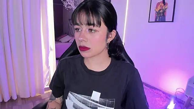 flower smith  online show from April 19, 2026, 1:34 pm