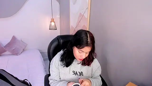 Julieth brown  online show from December 1, 2025, 7:48 pm