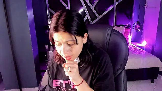 Julieth brown  online show from October 2, 2025, 7:39 pm