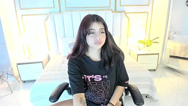 Julieth brown  online show from February 25, 2026, 1:55 pm