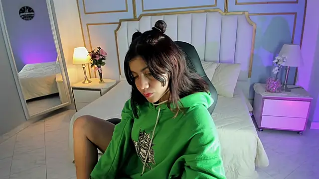 Julieth brown  online show from September 8, 2025, 6:40 pm