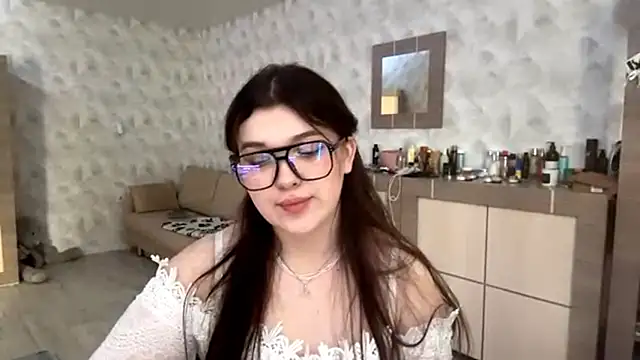 CarylWeatherholtz online show from December 14, 2025, 10:21 am