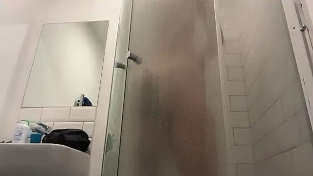 Snapshot of Oliver_harrison chatting on April 11, 2026, 5:38 pm Oliver harrison online show from April 11, 2026, 5:38 pm