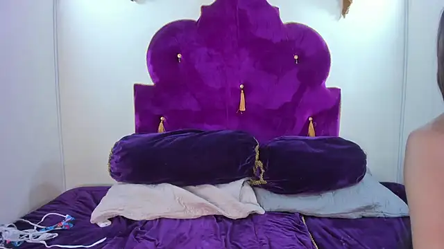 Snapshot of Laurentyler__ chatting on April 21, 2026, 2:51 am Laurentyler online show from April 21, 2026, 2:51 am