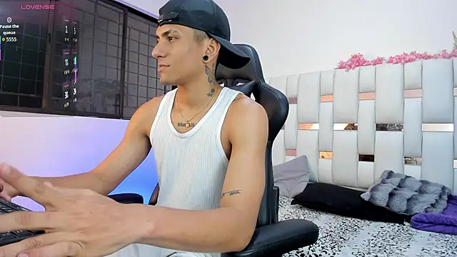 Adan Oriol online show from February 28, 2026, 4:23 am