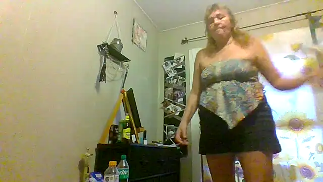 Snapshot of Bored_Grandma chatting on October 12, 2025, 11:50 pm Bored Grandma online show from October 12, 2025, 11:50 pm