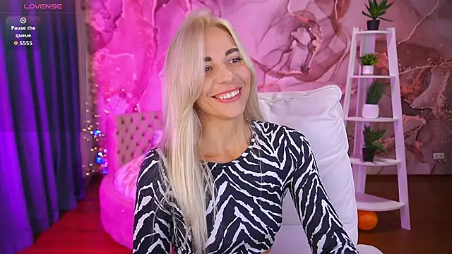 Snapshot of BellaRayyy chatting on November 7, 2025, 2:43 pm BellaRayyy online show from November 7, 2025, 2:43 pm