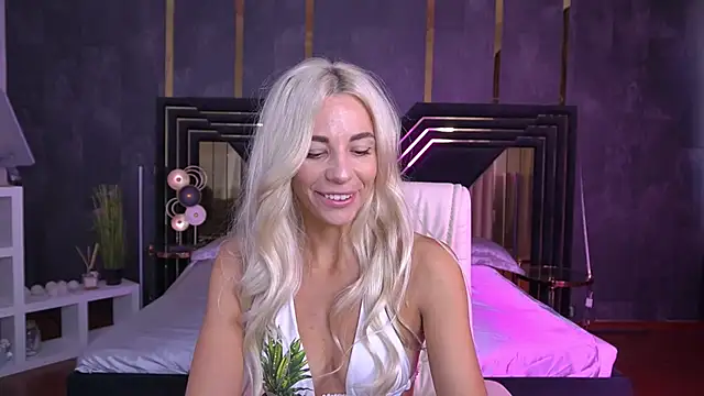 Snapshot of BellaRayyy chatting on September 28, 2025, 6:20 am BellaRayyy online show from September 28, 2025, 6:20 am