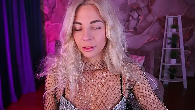 Snapshot of BellaRayyy chatting on December 15, 2025, 2:23 pm BellaRayyy online show from December 15, 2025, 2:23 pm