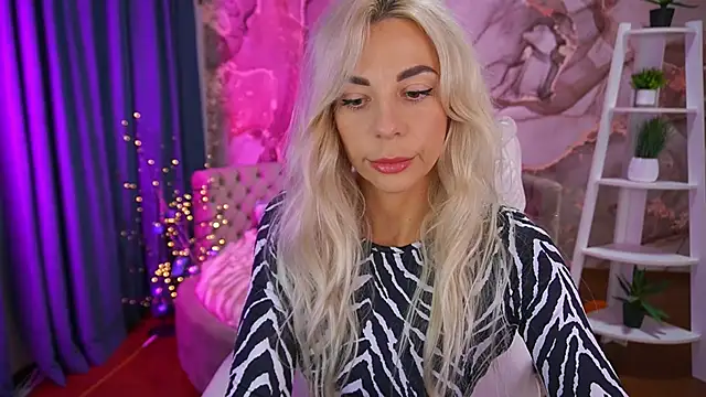 Snapshot of BellaRayyy chatting on November 2, 2025, 2:00 pm BellaRayyy online show from November 2, 2025, 2:00 pm