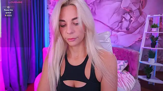 Snapshot of BellaRayyy chatting on November 27, 2025, 7:20 am BellaRayyy online show from November 27, 2025, 7:20 am