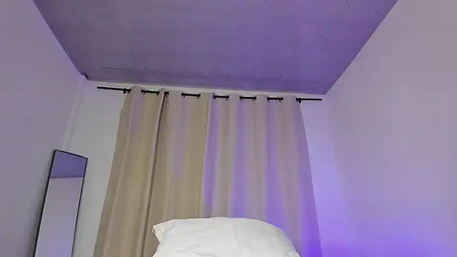 Selenafox 0 online show from September 26, 2025, 1:45 am