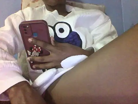 Moongodessy online show from December 22, 2025, 8:42 pm