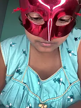 mimi87hoty online show from March 6, 2026, 4:35 pm