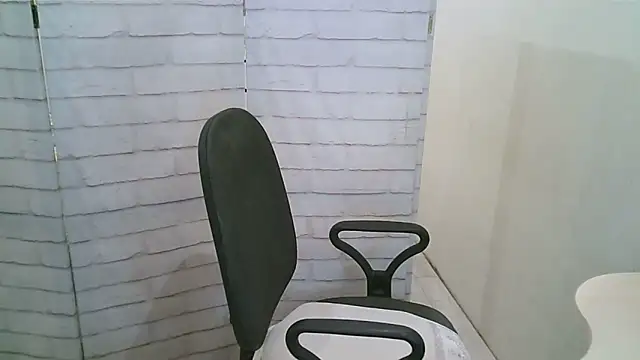 Helen xi  online show from February 10, 2026, 5:12 pm