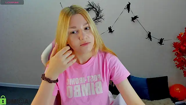 Sylvia Ortiz online show from November 4, 2025, 1:09 am