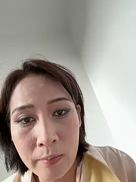 A girla online show from June 4, 2026, 8:30 am